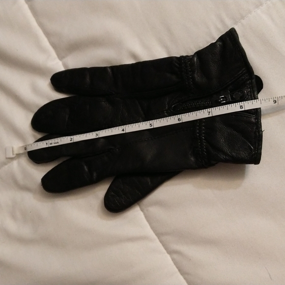 Ladies black leather dress gloves - Picture 16 of 16